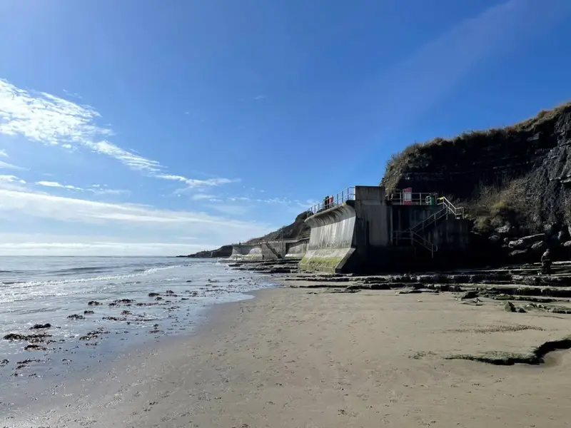 Akassa, Lyme Regis: photo 37