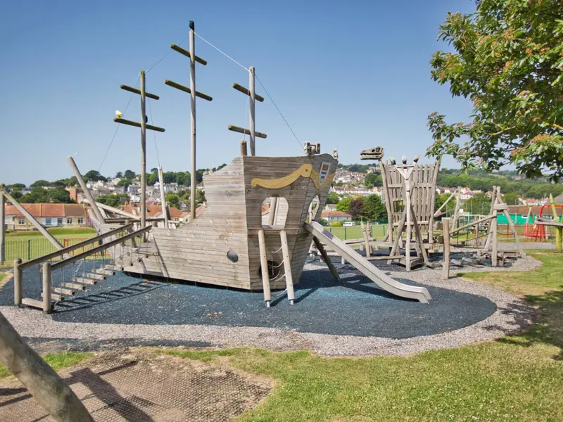 Akassa, Lyme Regis: photo 44